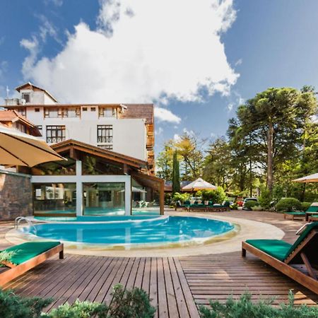 Bavaria Sport Hotel Gramado Exteriör bild The swimming pool at the hotel